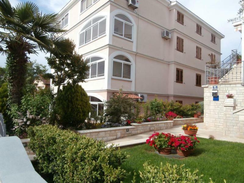 Miki Apartment Пореч Екстериор снимка