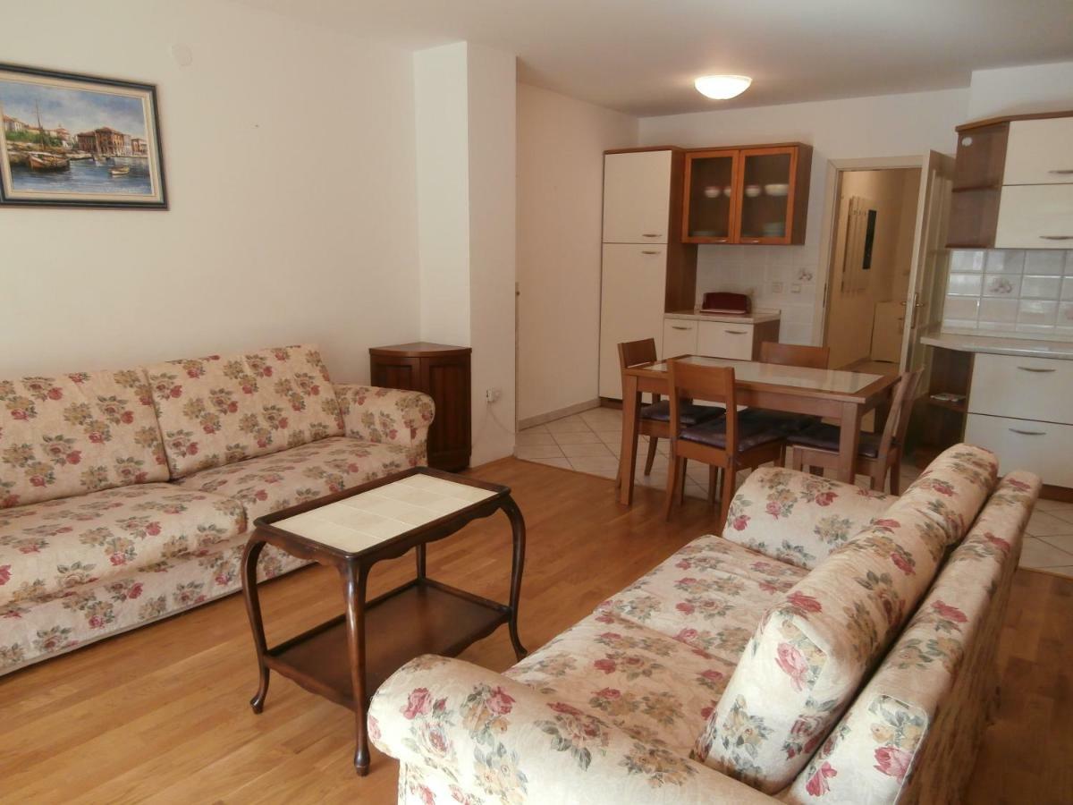 Miki Apartment Пореч Екстериор снимка